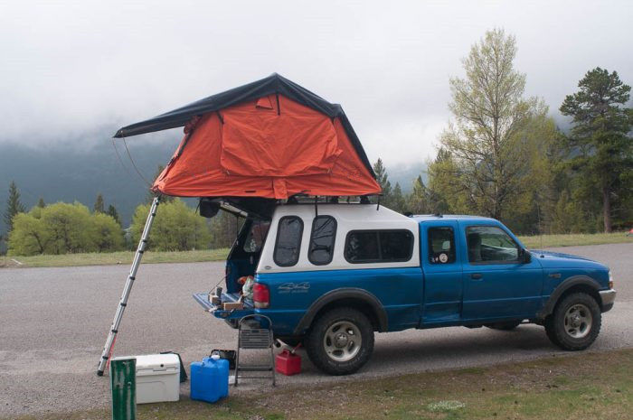 आंसू प्रतिरोधी पॉप अप वाहन तम्बू 2M एक्सटेंडेबल एल्यूमीनियम सीढ़ी के साथ